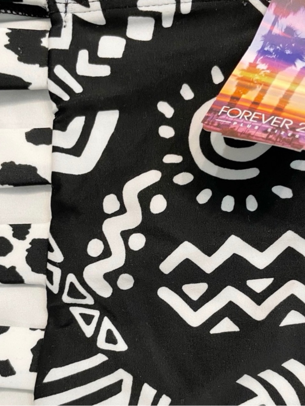 Forever 21 Aztec Print Bikini Bottoms with Contrasting Print Side Tabs - Picture 4 of 5